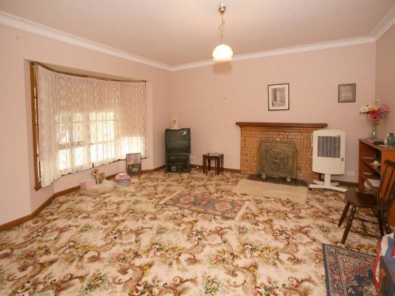 11 Moona Street, Burwood East VIC 3151