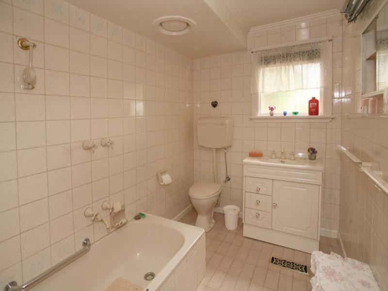 11 Moona Street, Burwood East VIC 3151