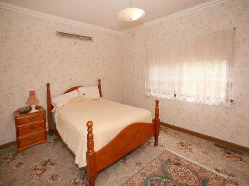 11 Moona Street, Burwood East VIC 3151