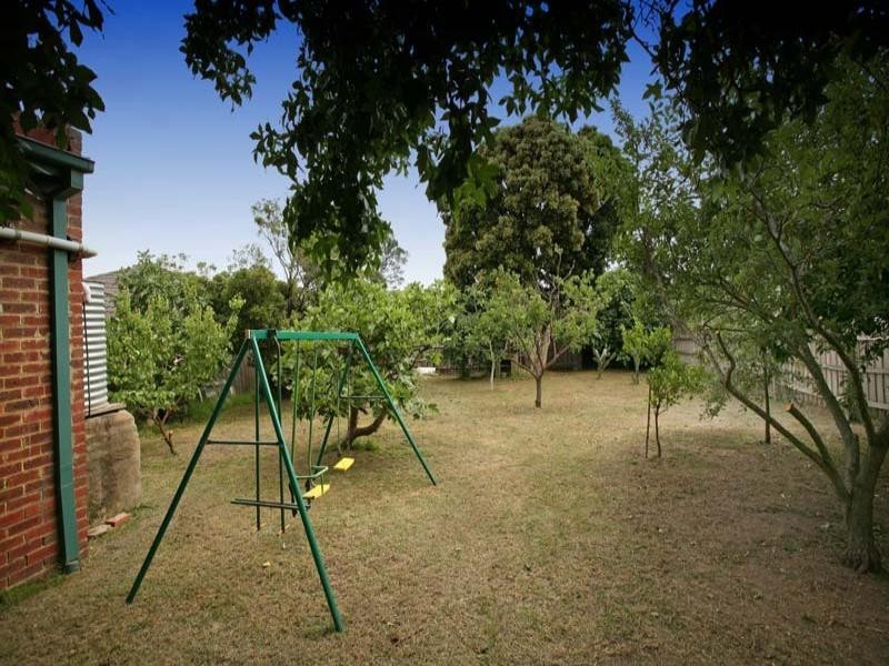 11 Moona Street, Burwood East VIC 3151