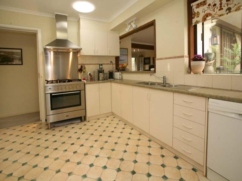 25 Excalibur Avenue, Glen Waverley VIC 3150