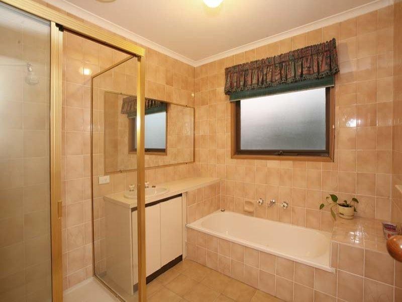 35 Madigan Drive, Glen Waverley VIC 3150