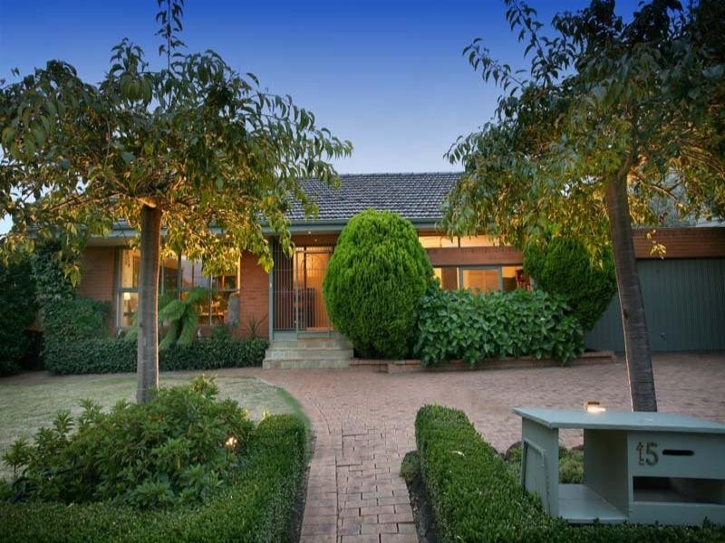 15 Ranfurlie Drive, Glen Waverley VIC 3150