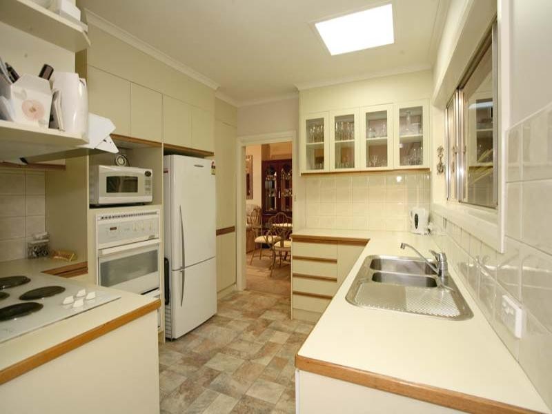 15 Ranfurlie Drive, Glen Waverley VIC 3150