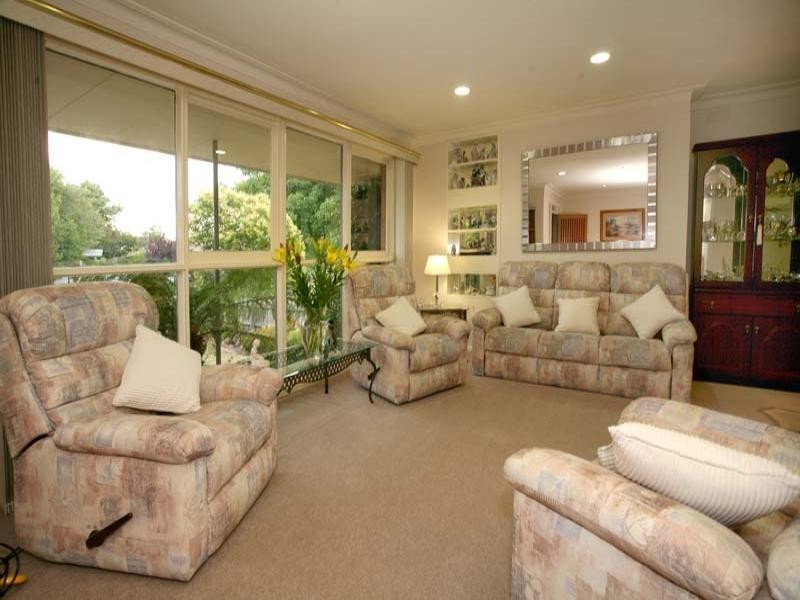 15 Ranfurlie Drive, Glen Waverley VIC 3150