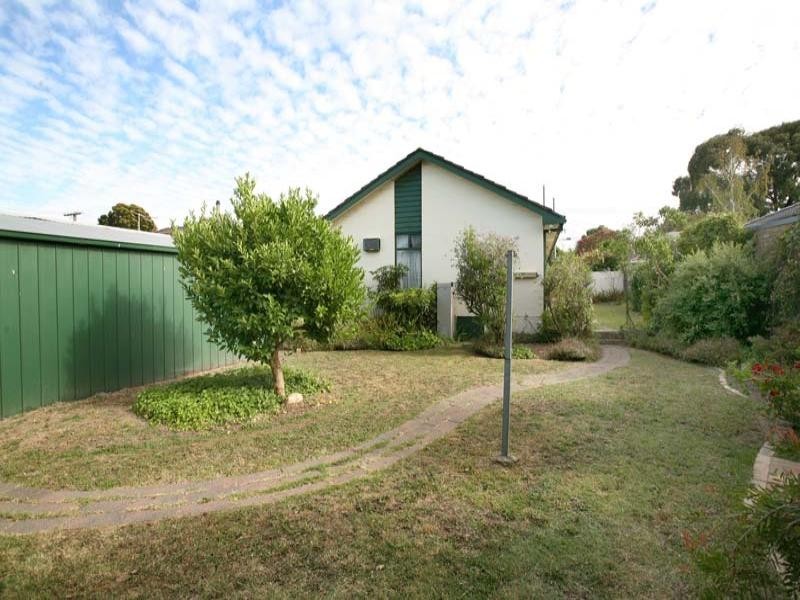 28 Earlwood Drive, Wheelers Hill VIC 3150