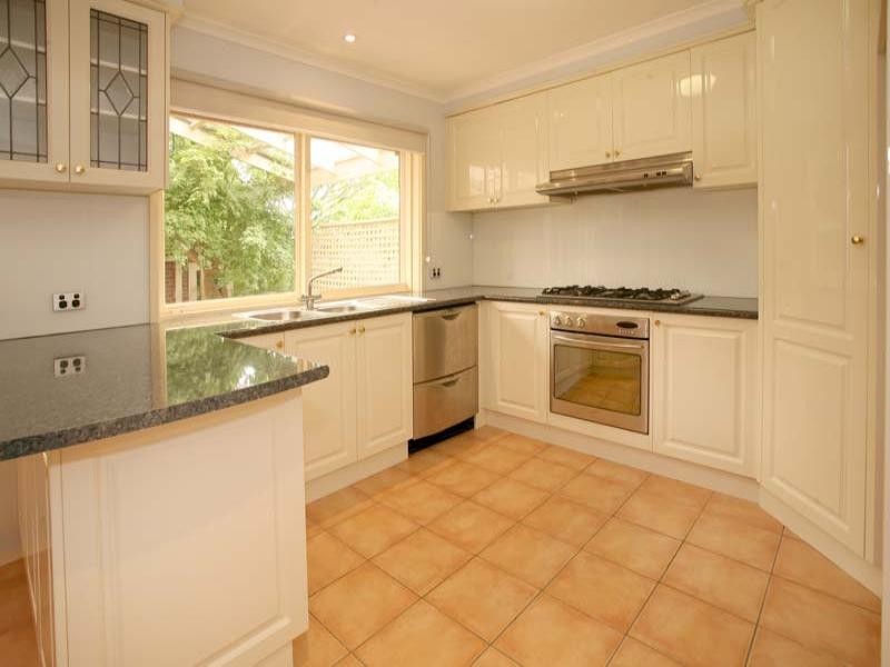 27 Amblecote Crescent, Mulgrave VIC 3170