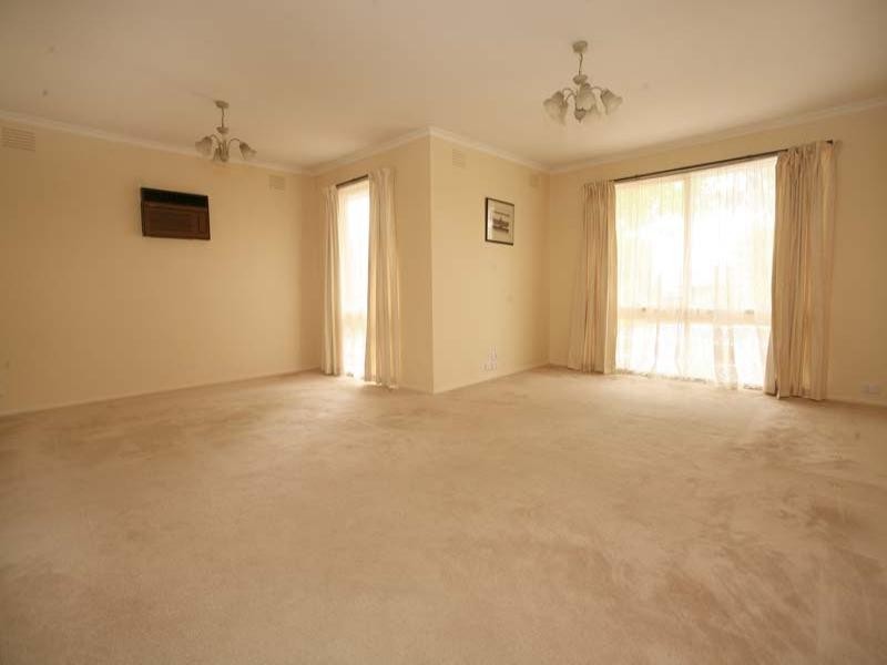 27 Amblecote Crescent, Mulgrave VIC 3170