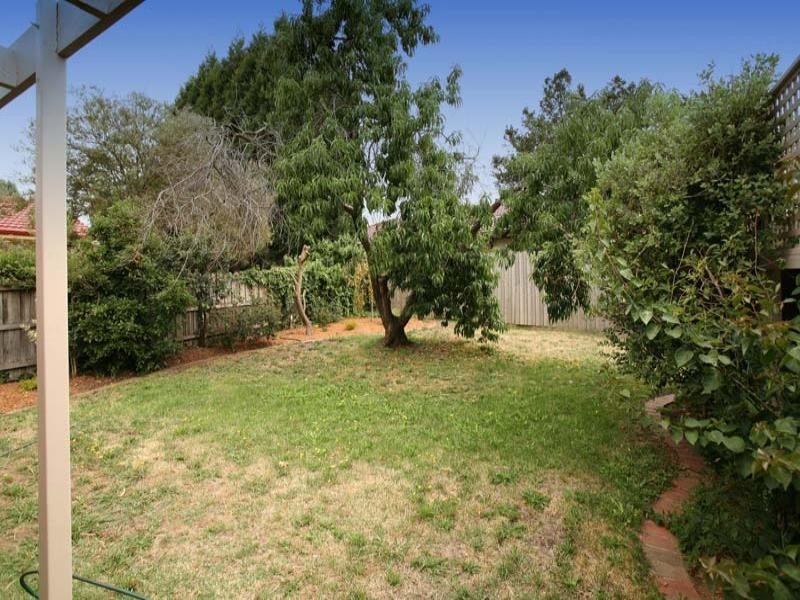 27 Amblecote Crescent, Mulgrave VIC 3170