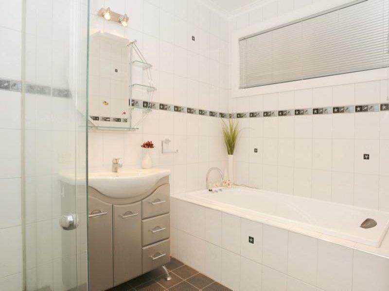 4 Carmel Court, Balwyn VIC 3103