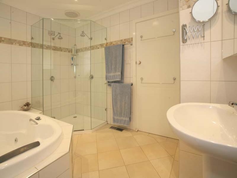 4 Shaftsbury Drive, Mulgrave VIC 3170