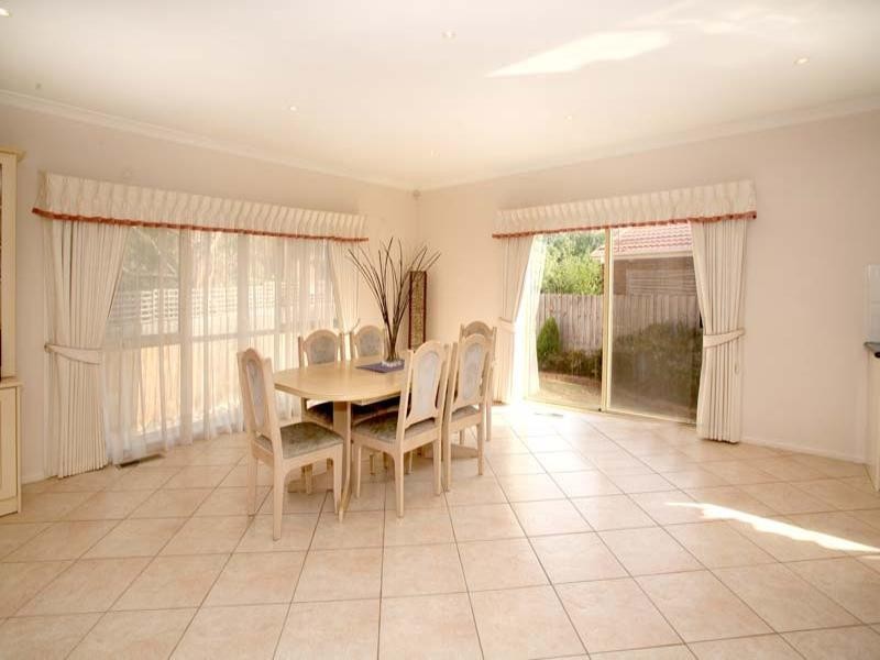 8 Epworth Court, Glen Waverley VIC 3150