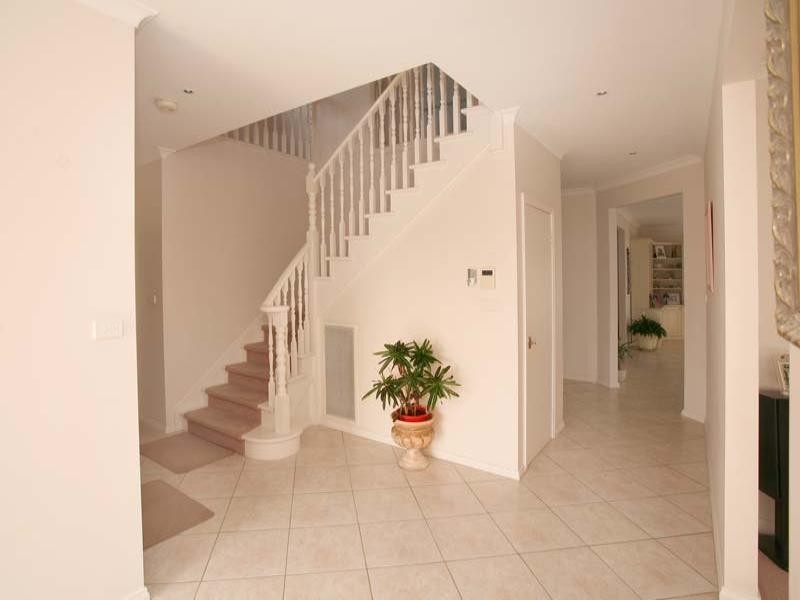 8 Epworth Court, Glen Waverley VIC 3150