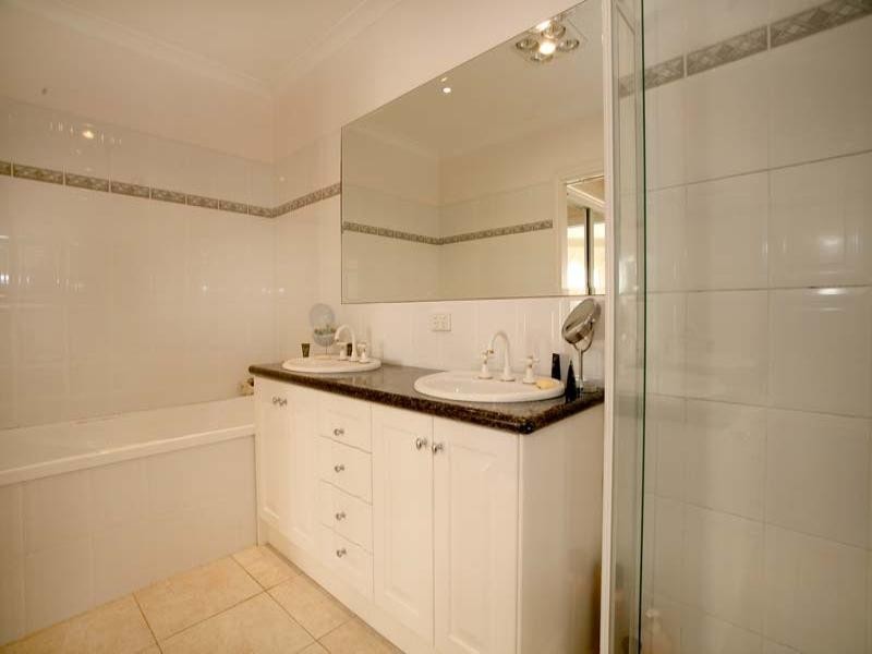 8 Epworth Court, Glen Waverley VIC 3150