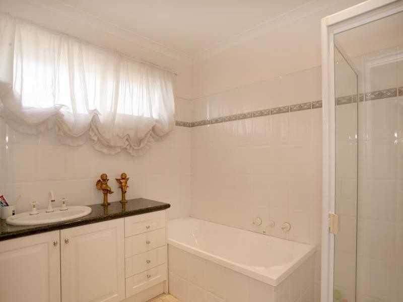 8 Epworth Court, Glen Waverley VIC 3150