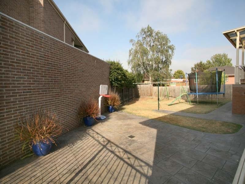 8 Epworth Court, Glen Waverley VIC 3150