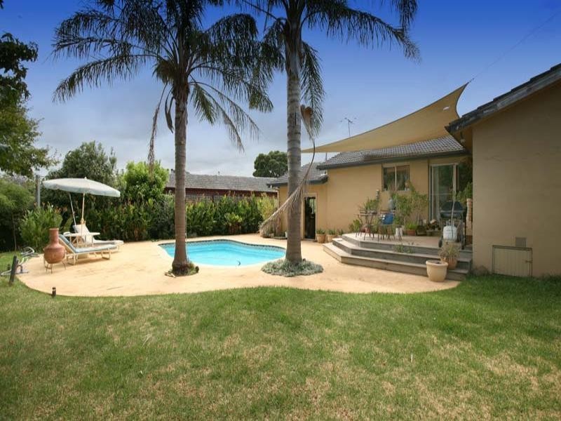 13 Stratford Court, Mulgrave VIC 3170