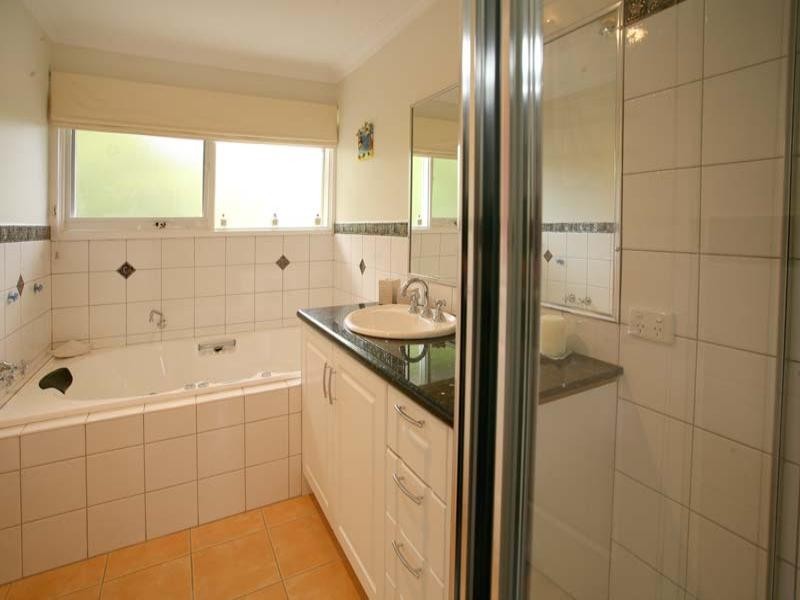 23 Crosby Drive, Glen Waverley VIC 3150