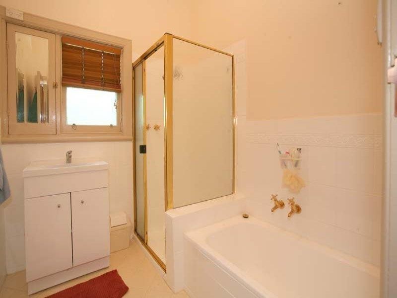 70 Ferntree Gully Road, Oakleigh East VIC 3166
