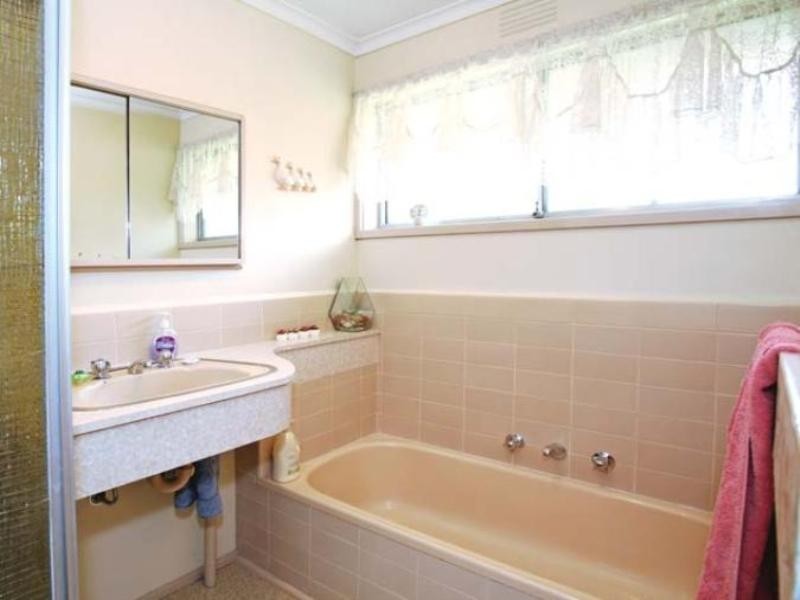 4 Larpent Street, Glen Waverley VIC 3150