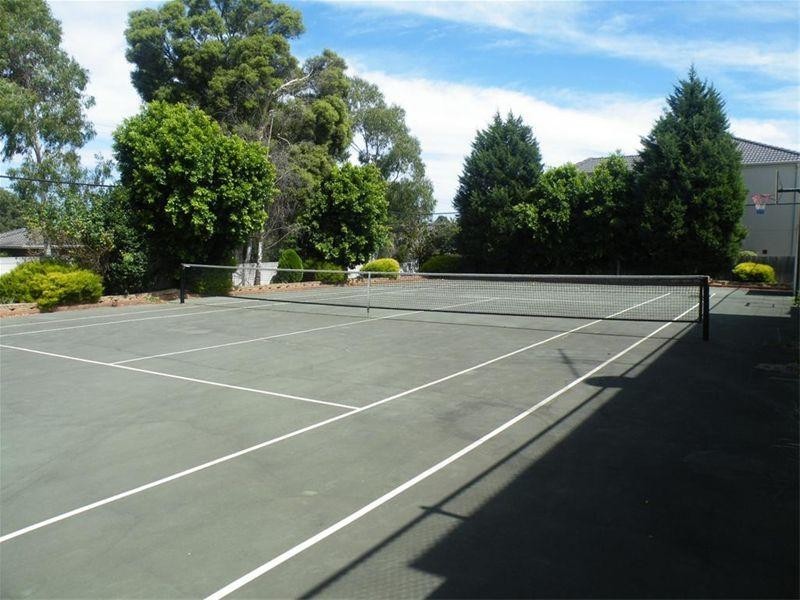 2 Latham Court, Glen Waverley VIC 3150