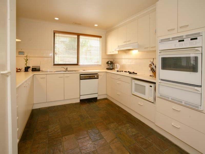 9 Maldon Court, Wheelers Hill VIC 3150