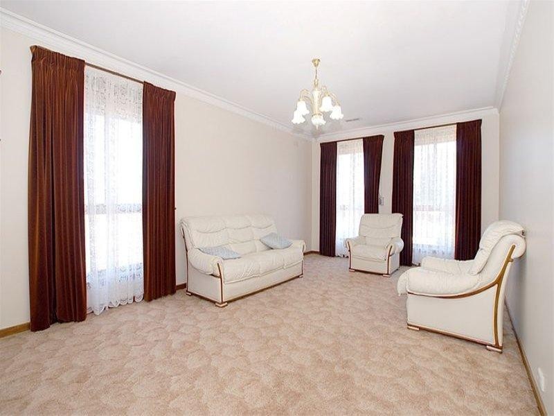 2 Cezanne Crescent, Wheelers Hill VIC 3150