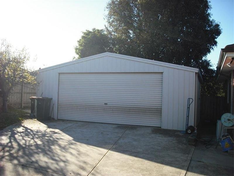 27 Brentwood Drive, Glen Waverley VIC 3150