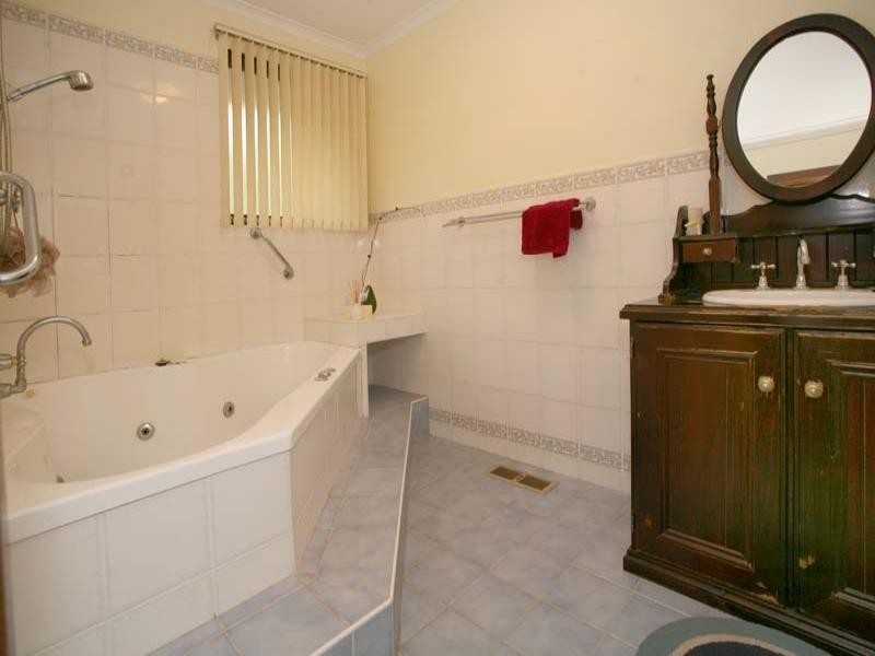 24 Marriott Parade, Glen Waverley VIC 3150