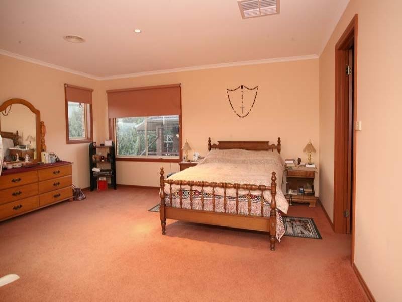 2 Wyuna Court, Wheelers Hill VIC 3150