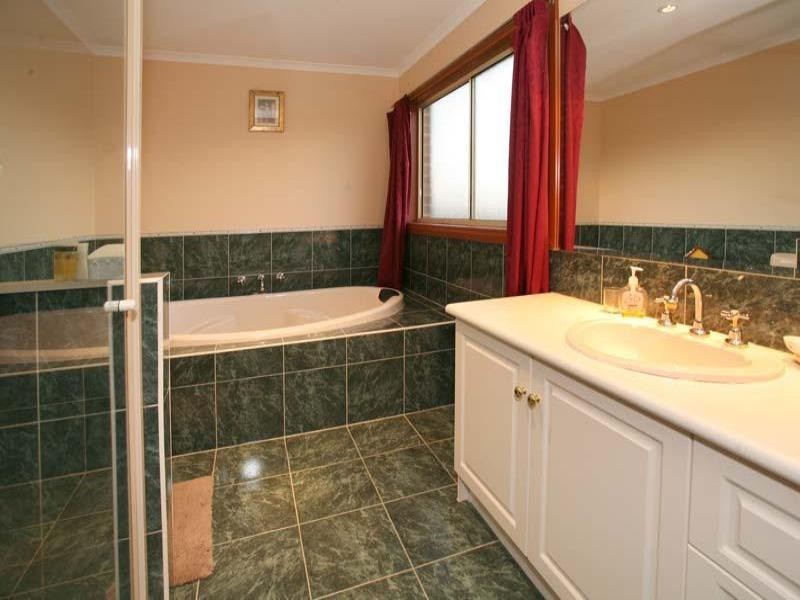 2 Wyuna Court, Wheelers Hill VIC 3150