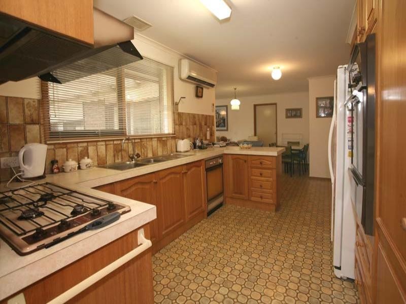 13 Ferres Court, Glen Waverley VIC 3150