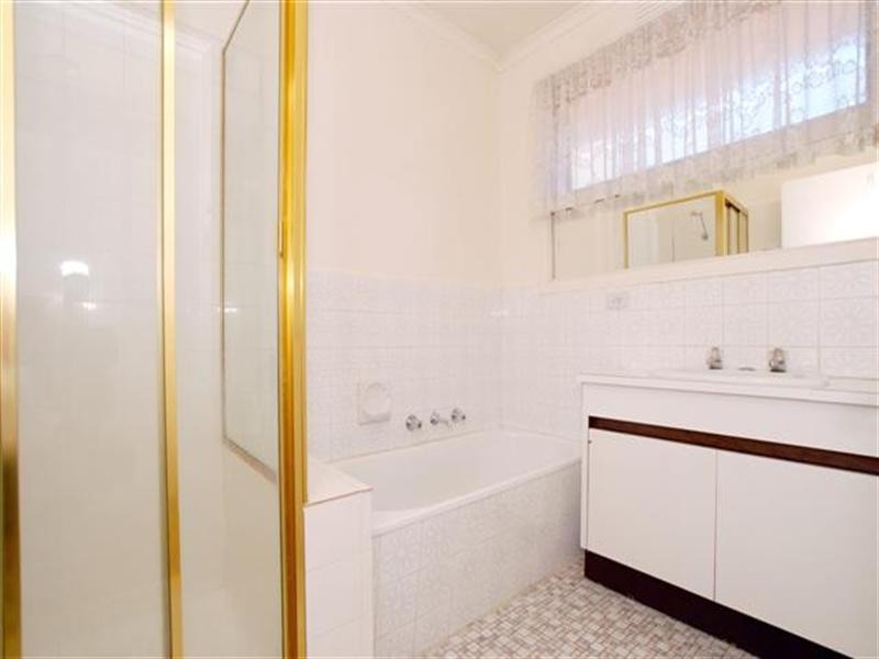 8 Warwick Court, Glen Waverley VIC 3150