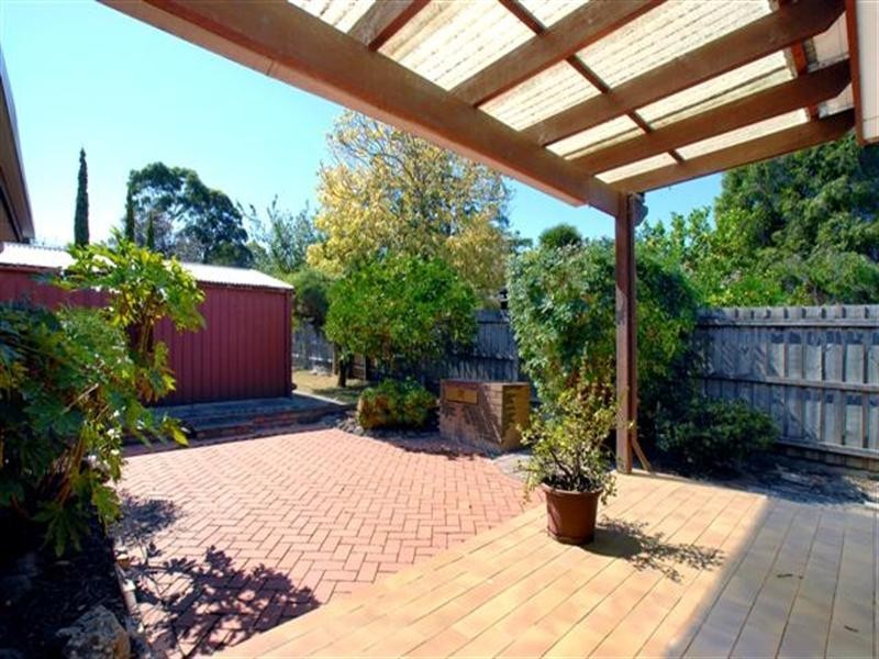 8 Warwick Court, Glen Waverley VIC 3150