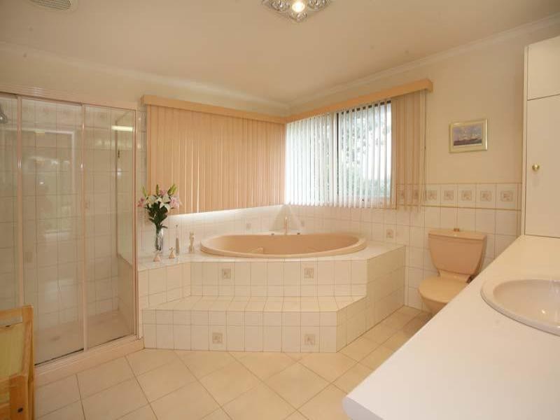 39 Bonview Crescent, Burwood East VIC 3151