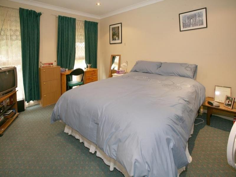 11 Hollygreen Drive, Wheelers Hill VIC 3150