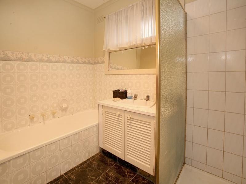 11 Hollygreen Drive, Wheelers Hill VIC 3150