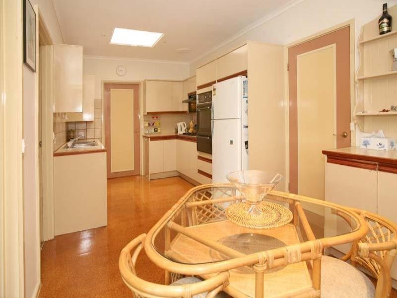 91 King Arthur Drive, Glen Waverley VIC 3150