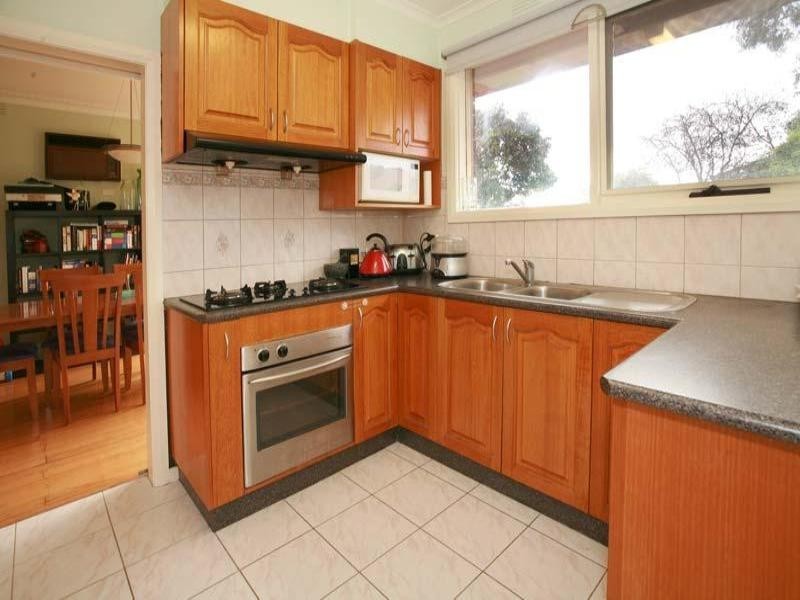 18 Canova Drive, Glen Waverley VIC 3150