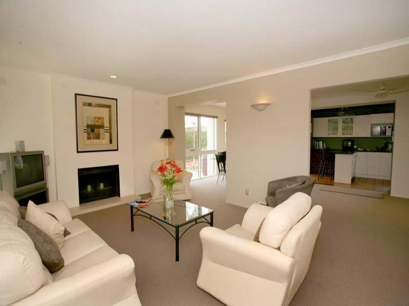 10 Chivalry Avenue, Glen Waverley VIC 3150