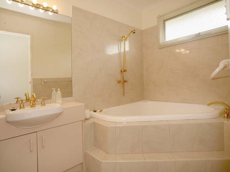 10 Chivalry Avenue, Glen Waverley VIC 3150