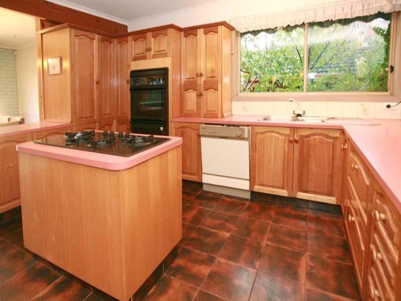 11 Hallows Street, Glen Waverley VIC 3150