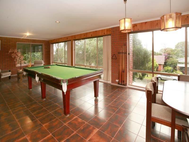 11 Hallows Street, Glen Waverley VIC 3150