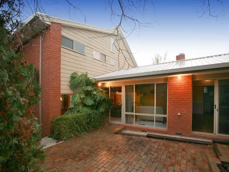 11 Hallows Street, Glen Waverley VIC 3150
