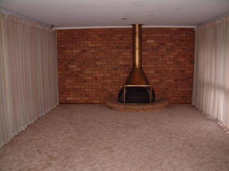 15 Chapman Boulevard, Glen Waverley VIC 3150