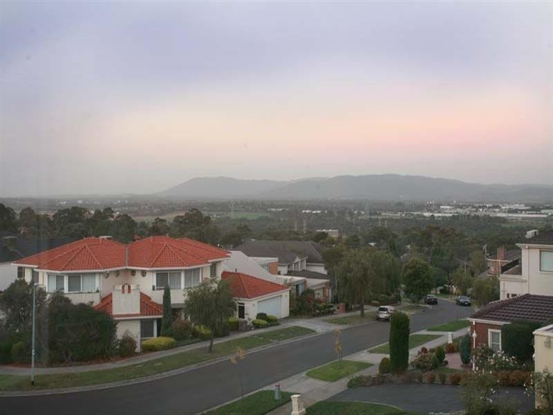 10 Strathconnan Place, Wheelers Hill VIC 3150