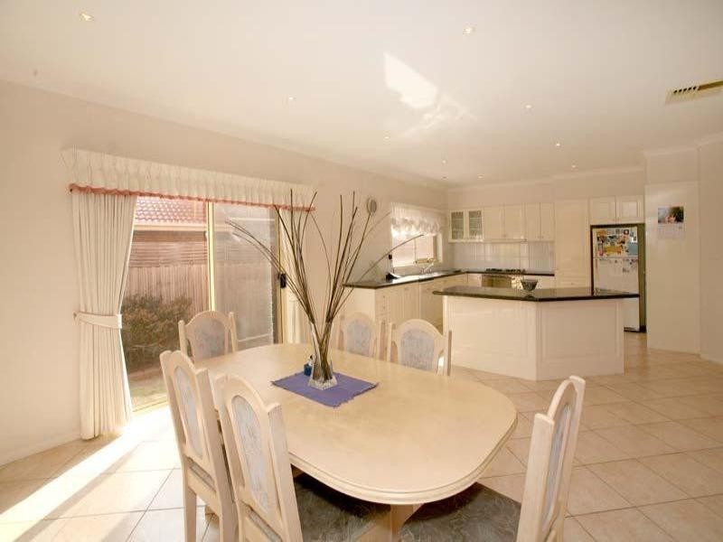 8 Epworth Court, Glen Waverley VIC 3150