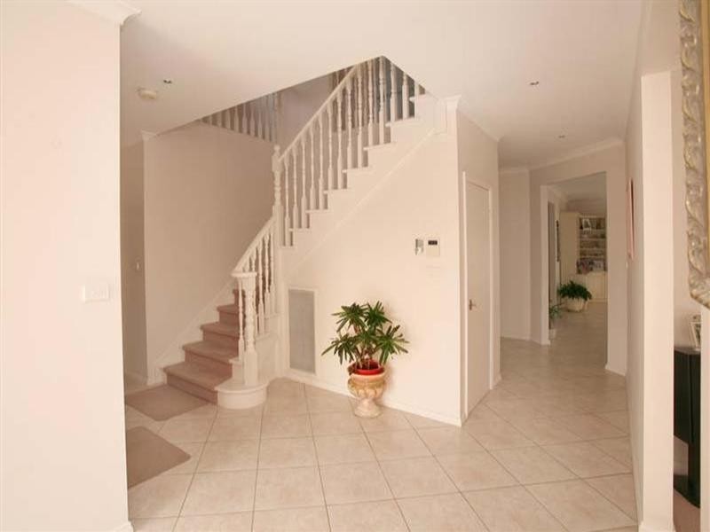 8 Epworth Court, Glen Waverley VIC 3150