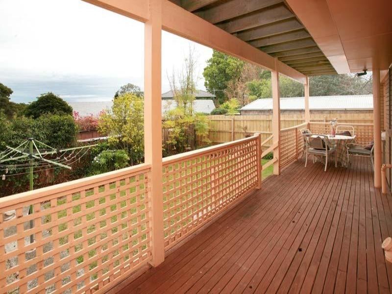 9 Lancelot Crescent, Glen Waverley VIC 3150