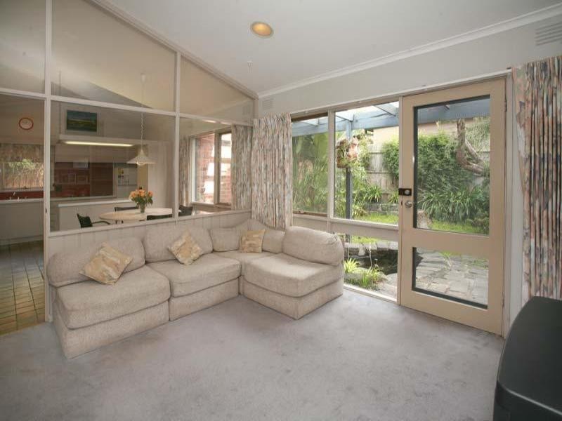 12 Leamington Crescent, Glen Waverley VIC 3150